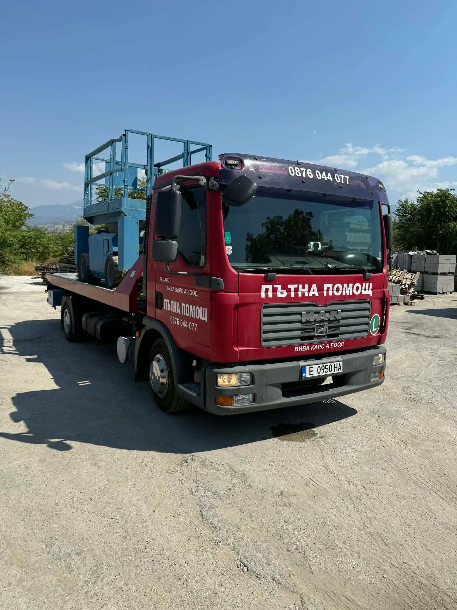 Репатрак MAN транспортира строителна техника